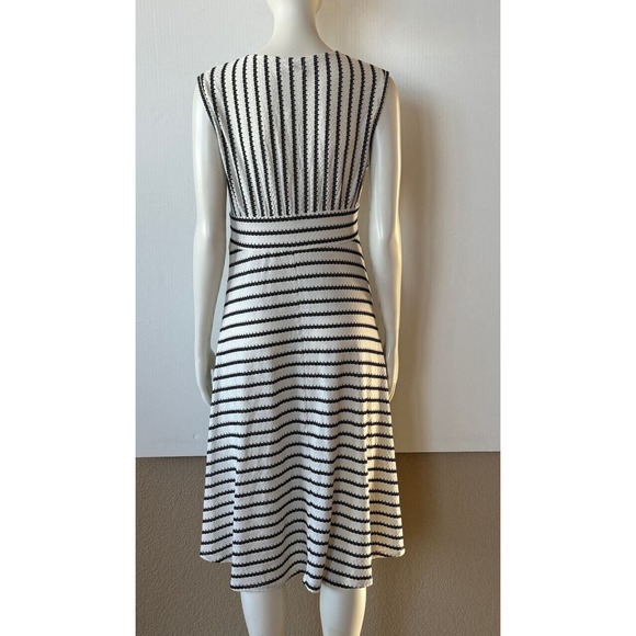 NWT Max Studio Dress Black & White Sleeveless V Neck Stretch Striped Sz M - Picture 3 of 9